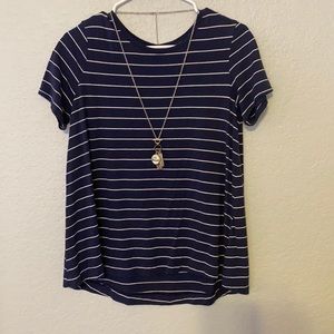 💙🤍Soft navy and white striped top. Super comfortable and soft.💙🤍
